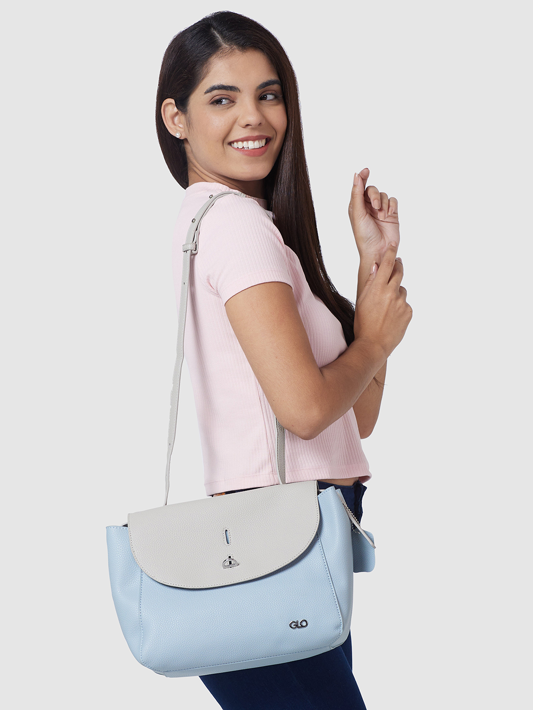 Globus Women Solid Shoulder Bag