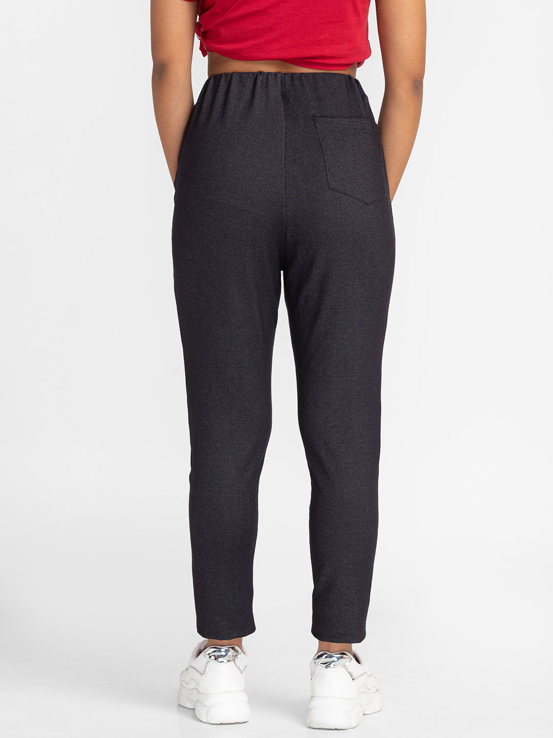 Globus Black Solid Skinny Fit Cropped Peg Trousers