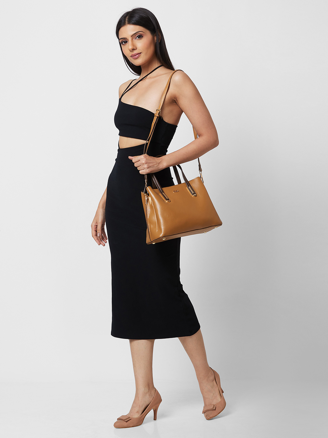 Globus women Tan Solid Smart Casual Handheld Bag