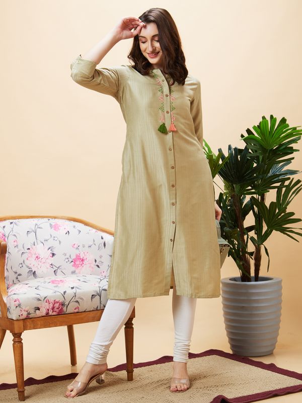 Globus Women Green Solid Placket Embroidered Mandarin Collar Poly Dobby Straight Kurta with Tassel Detailing