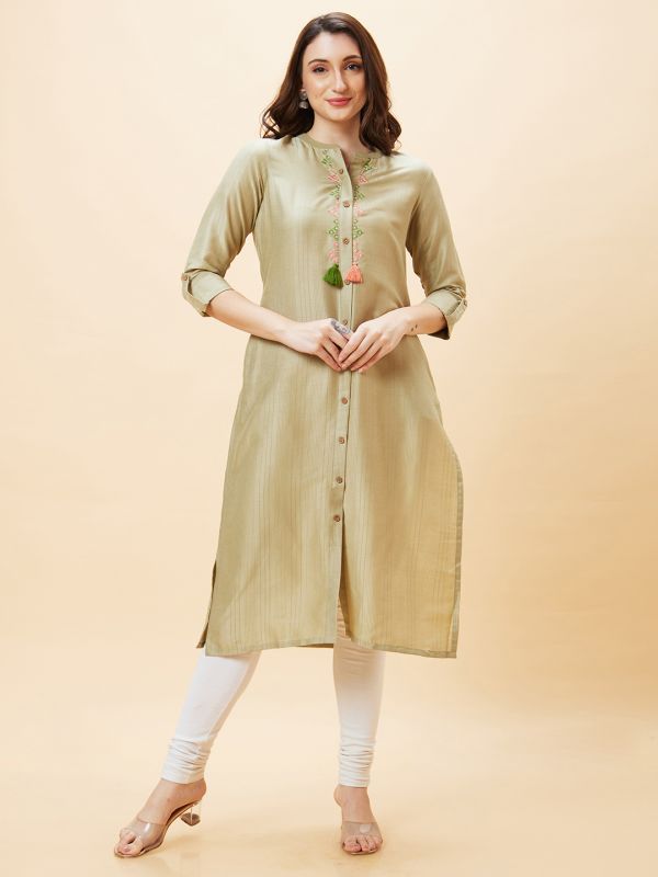 Globus Women Green Solid Placket Embroidered Mandarin Collar Poly Dobby Straight Kurta with Tassel Detailing