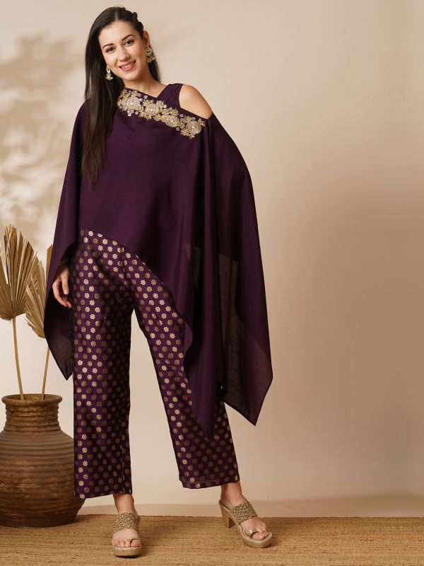 Globus Women Purple Woven Design Boat Neck Flared Sleeves Poncho Top & Floral Gold Foil Print Partially Elasticated Ankle Length Mid-Rise Pants Fusion Co-Ord Set