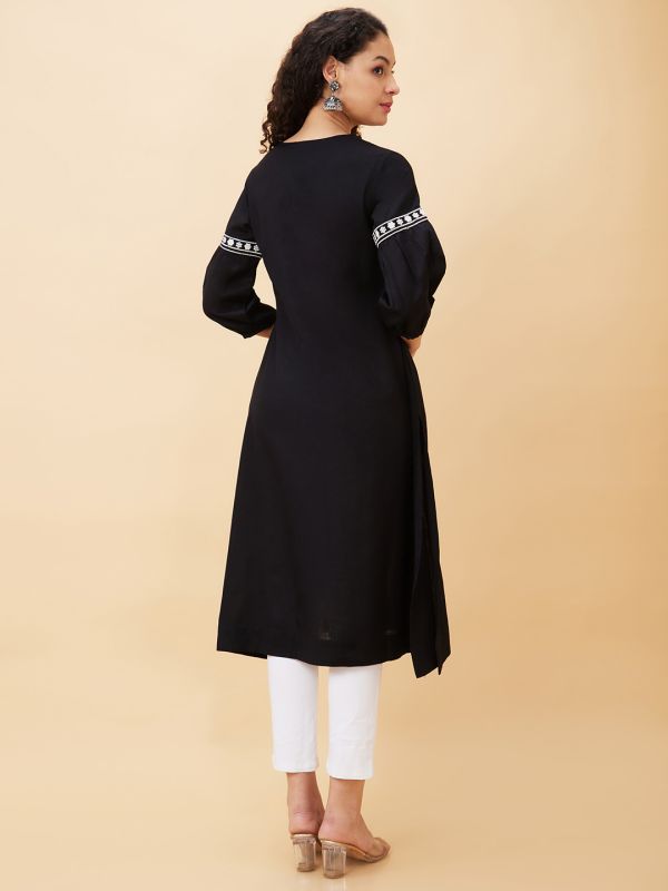 Globus Women Black Solid V-Neck A-Line Kurta