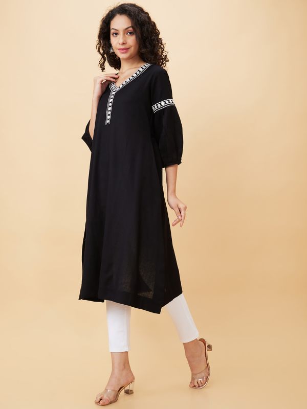 Globus Women Black Solid V-Neck A-Line Kurta