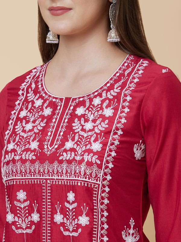 Globus Women Maroon Embroidered Round Neck Straight Kurta