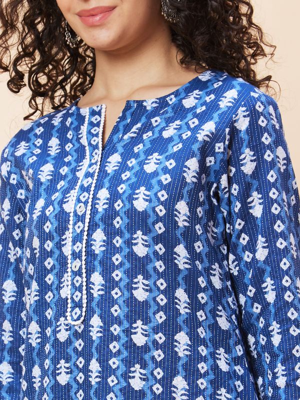 Globus Women Blue Ethnic Motifs Print Round Neck Lace Detailing Straight Fusion Kurta