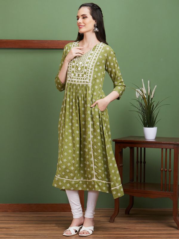 Globus Women Green Panelled Embroidered Yoke V-Neck Casual A-Line Kurta