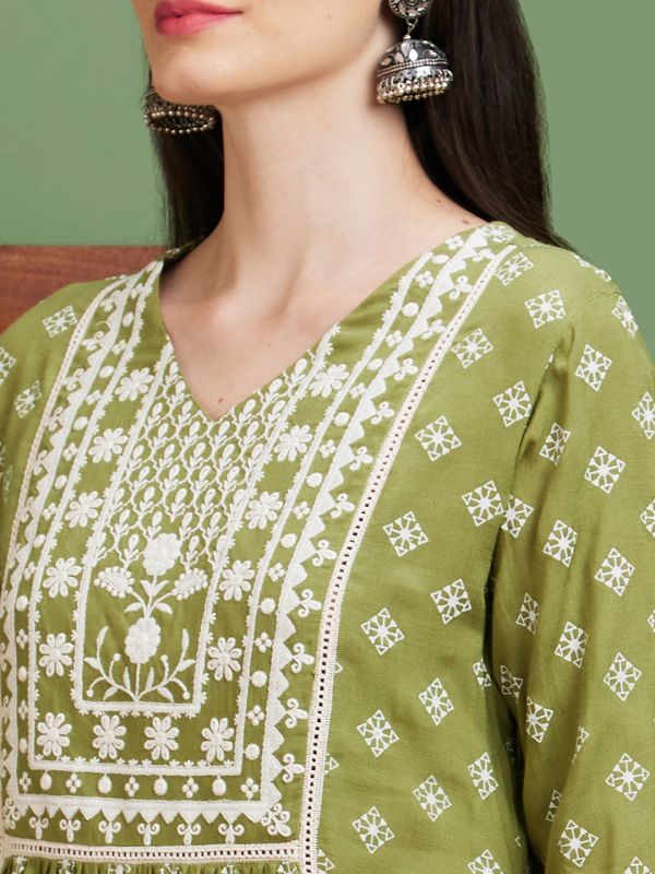 Globus Women Green Panelled Embroidered Yoke V-Neck Casual A-Line Kurta