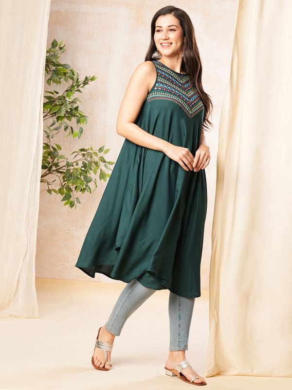 Globus Women Green Embroidered Yoke Sleeveless Asymmetric Hem Kurta