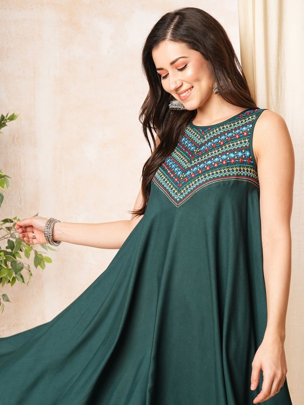 Globus Women Green Embroidered Yoke Sleeveless Asymmetric Hem Kurta