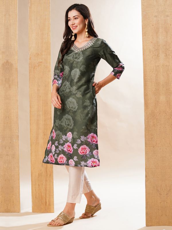 Globus Women Green Embroidered V-Neck & Allover Floral Printed Straight Kurta