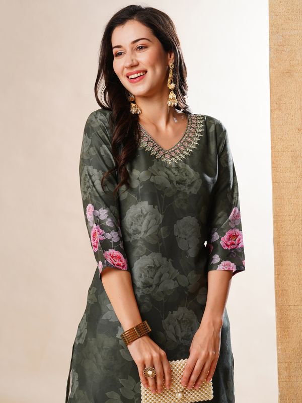 Globus Women Green Embroidered V-Neck & Allover Floral Printed Straight Kurta