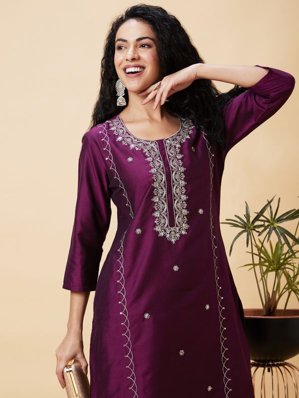 Globus Women Purple Embroidered Ethnic Motifs Festive Straight Kurta With Trousers