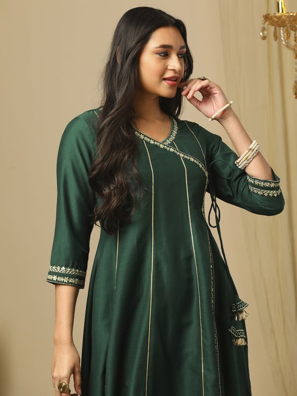 Globus Women Green Embroidered V-Neck Gold Lace Detail Panelled Angrakha A-Line Kurta & Elasticated Pants Festive Set