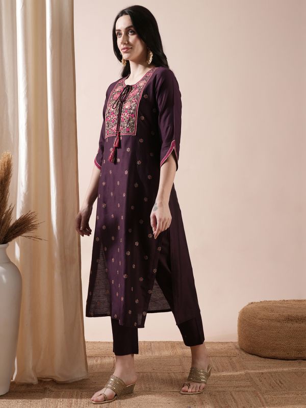 Globus Women Purple Floral Gold Zari Embroidered Yoke Tie-Up Tassels Dori Straight Kurta With Pants Festive Set