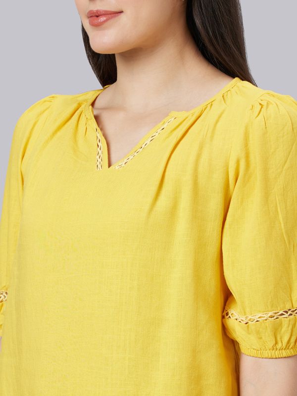 Globus Women Yellow Solid V-Neck Top