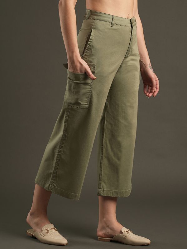 Globus Women Sage Green Cotton Stretchable Mid-Rise Relaxed Fit Flat Front Cropped Wide Leg Trousers With Cargo Pocket