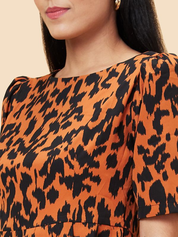 Globus Women Rust Animal Print Puff Sleeves Pleated Peplum Top