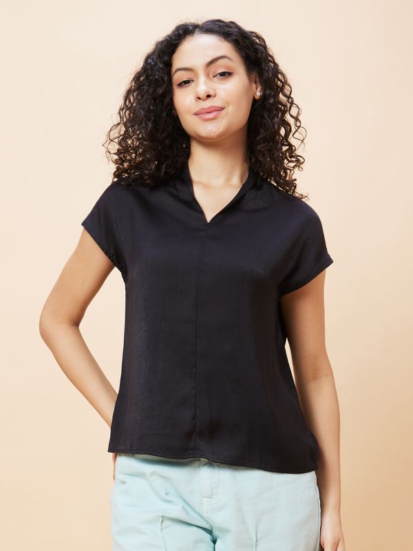 Globus Women Black Solid V-Neck Casual Top