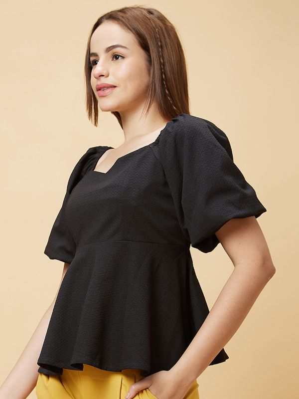 Globus Women Black Sweetheart Neck Puff Sleeves Peplum Top