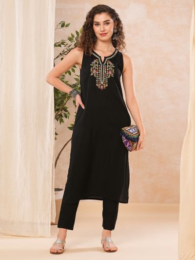 Globus Women Black Floral Embroidered Straight Kurta & Elasticated Pants Set