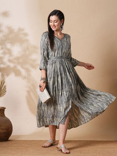 Globus Women Grey Embroidered Neckline Tie-Dye Pattern Front Slit A-Line Fusion Midi Dress With Belt