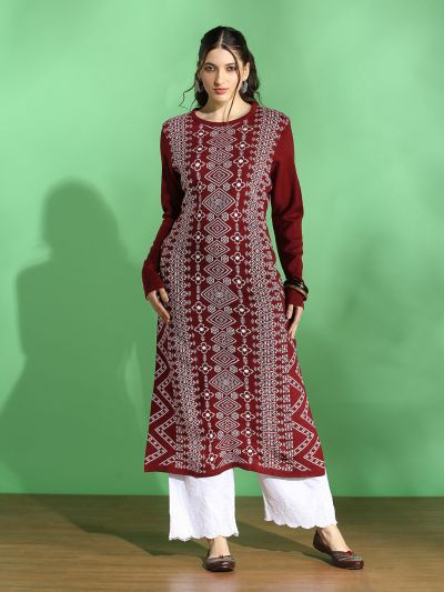 Globus Women Maroon Round Neck Full Sleeves Placement Weave Knitted Acrylic Loose Fit Winter Wear Kurta