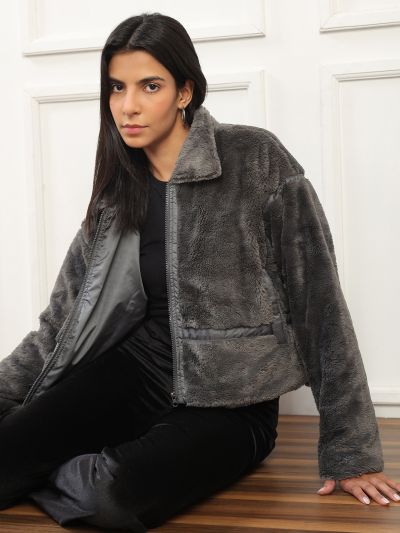 Globus Women Grey Spread Collar Long Drop Shoulder Sleeves Faux Fur Trim 2 Pockets Oversized Winterwear Jacket