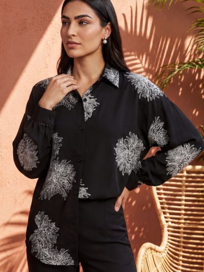 Globus Women Black Floral Print Collared Neck Cuffed Sleeves Curved Hem Shirt