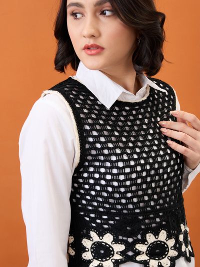 Globus Women Black Round Neck Floral Embroidered Crochet Crop Vest Top