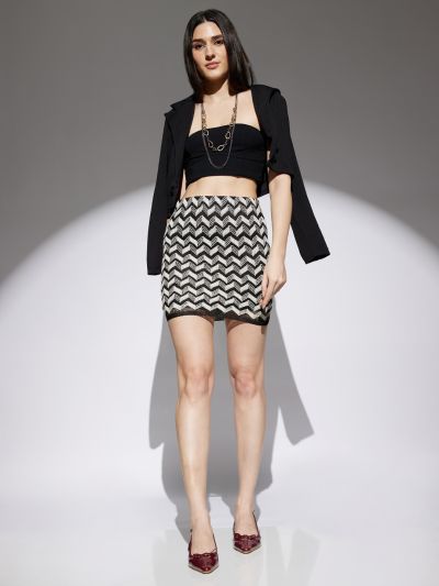 Globus Women Black & White Chevron Pattern Crochet Mid Rise Pencil Mini Skirt
