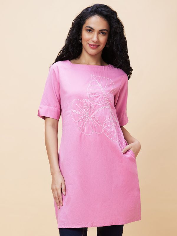 Globus Women Mauve Solid Boat Neck Tunic With Embroidery Detail