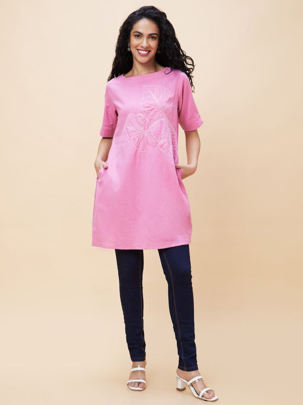 Globus Women Mauve Solid Boat Neck Tunic With Embroidery Detail