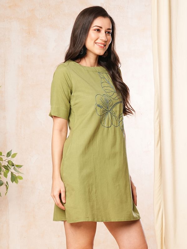 Globus Women Green Solid Boat Neck Tunic With Embroidery Detail