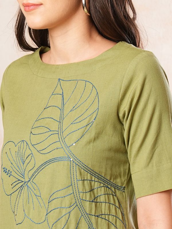 Globus Women Green Solid Boat Neck Tunic With Embroidery Detail