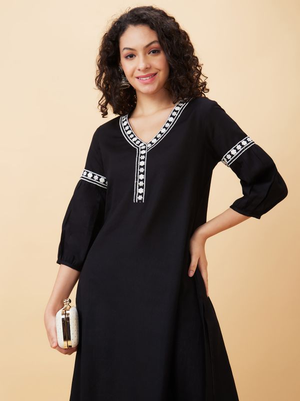 Globus Women Black Solid V-Neck A-Line Kurta