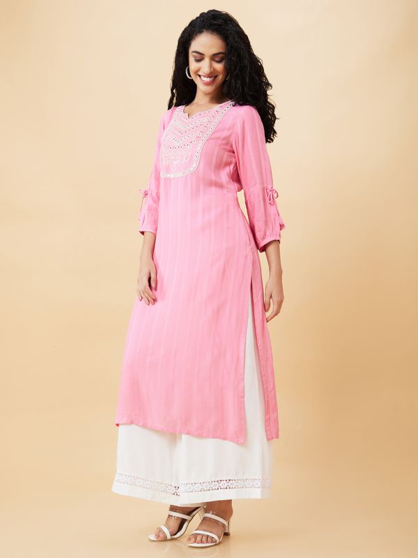 Globus Women Pink Embroidered Round Neck Straight Kurta