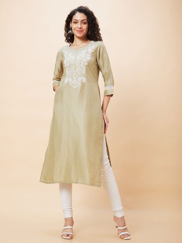 Globus Women Green Embroidered Round Neck Straight Kurta with Sequinned Highlight