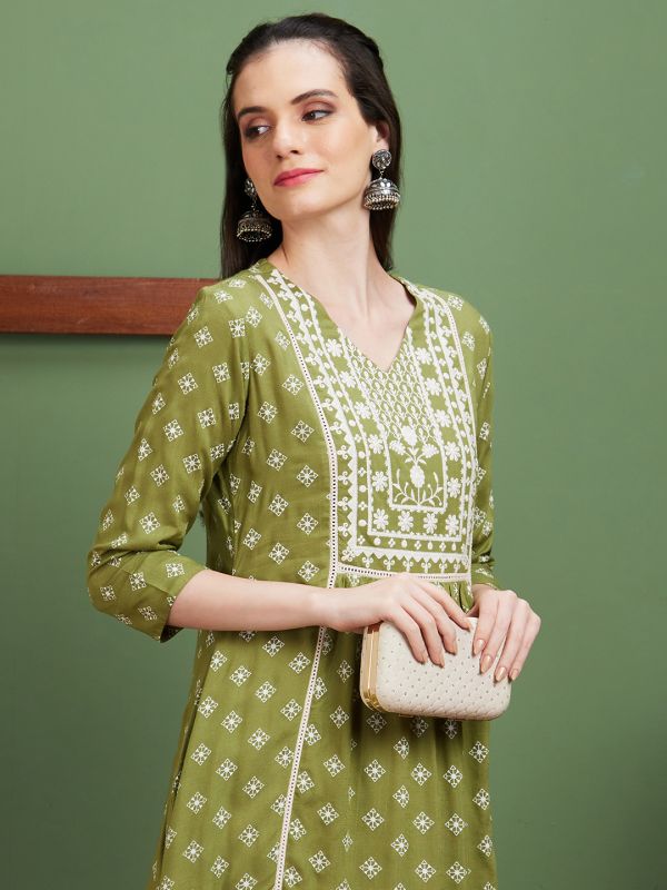 Globus Women Green Panelled Embroidered Yoke V-Neck Casual A-Line Kurta