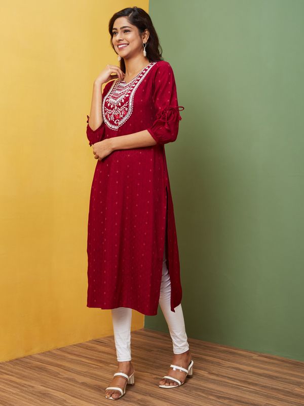 Globus Women Maroon Embroidered Round Neck Regular Kurta