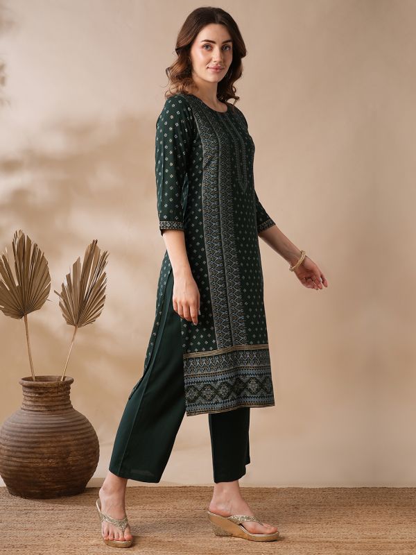 Globus Women Teal Round Neck Ethnic Motifs Gold Foil Print Straight Workwear Kurta & Elasticated Pants Set