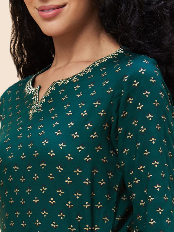 Globus Women Green Ethnic Motifs Print Gold Zari Embroidery Neckline Panelled Anarkali Festive Kurta
