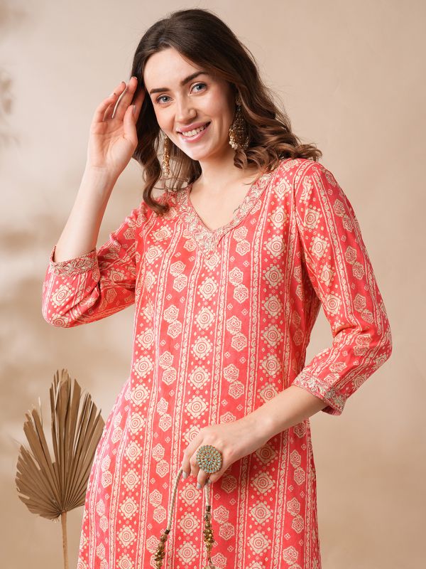 Globus Women Coral Gotta Patti V-Neck Gold Foil Block Floral Printed Straight Workwear Kurta