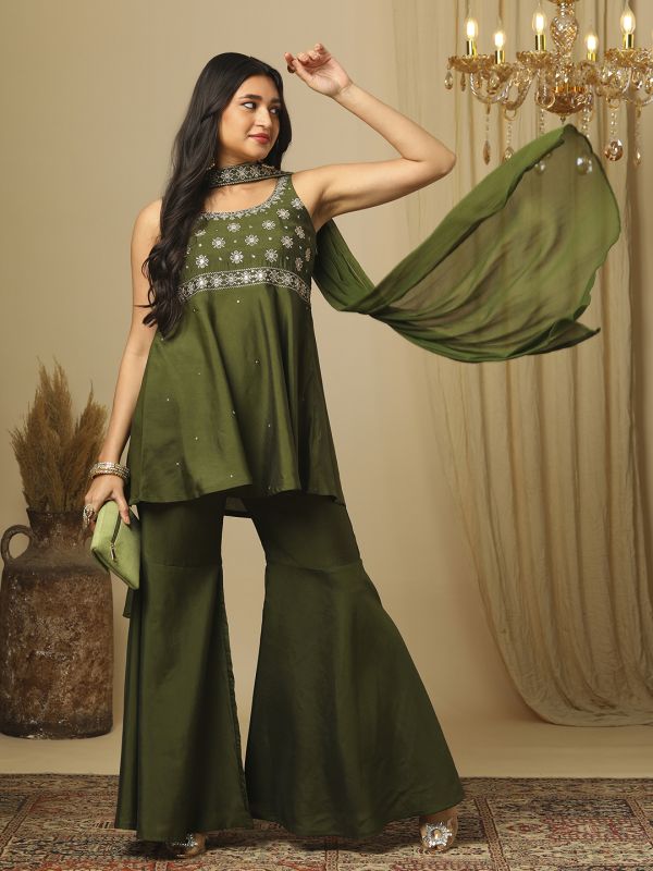 Globus Women Green Zari Floral Embroidered Yoke With Sequinned Detail Tunic & Gharara Pants With Choker Dupatta Co-Ord Set