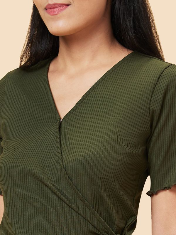 Globus Women Olive Solid V-Neck Casual Top