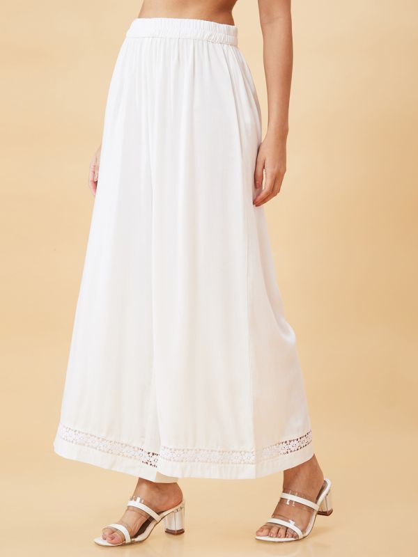 Globus Women Ivory Solid Flared Palazzo