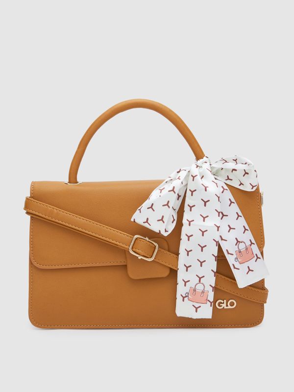 Globus Women Solid Vegan Leather Handheld Bag