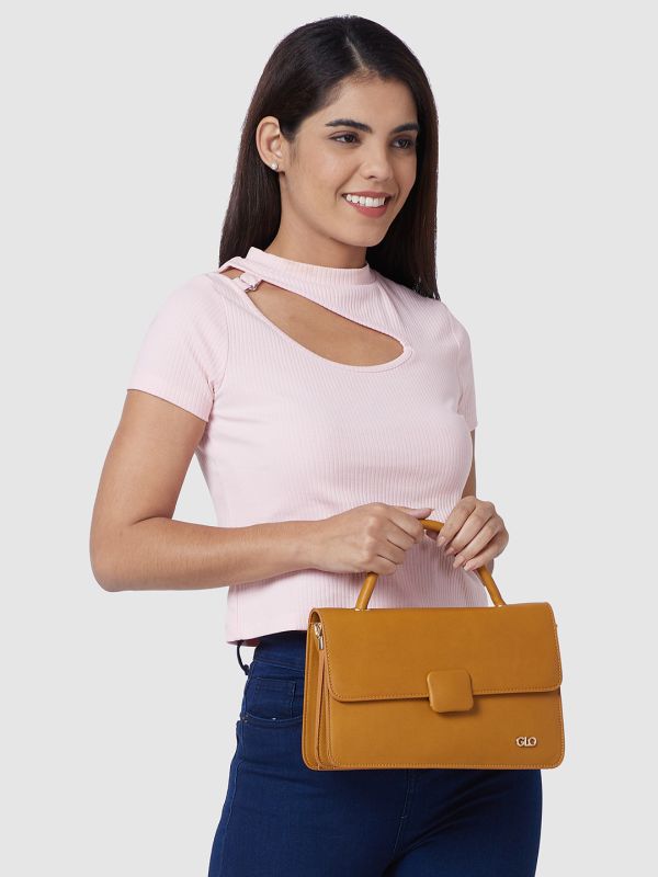 Globus Women Solid Vegan Leather Handheld Bag