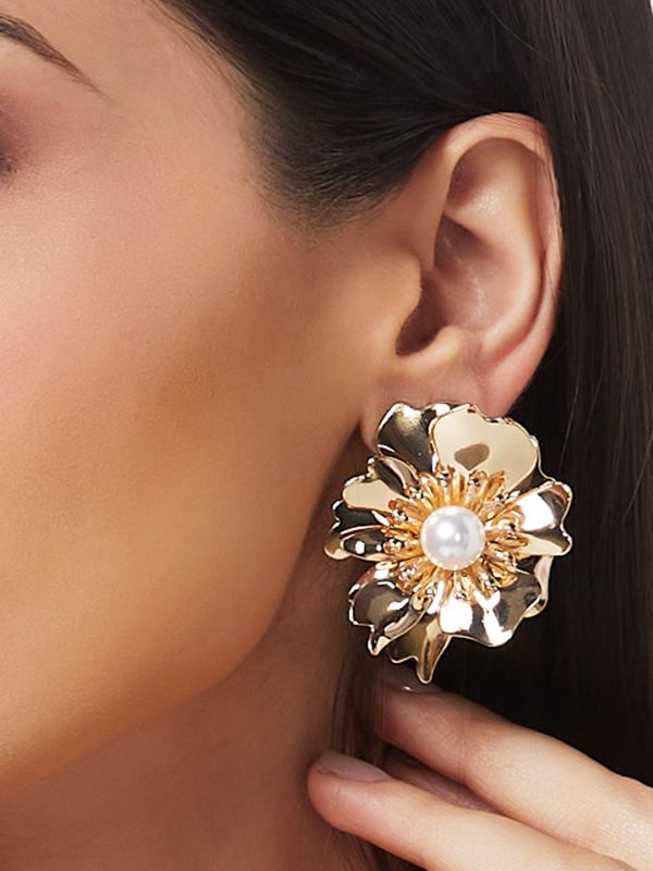 Globus Women Gold-Plated Pearl Floral Stud Earrings