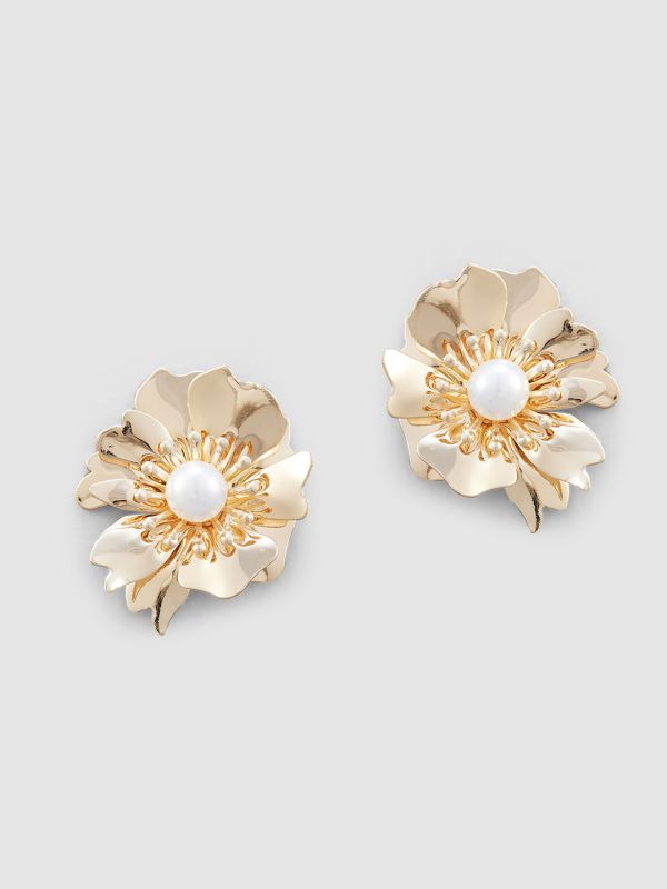 Globus Women Gold-Plated Pearl Floral Stud Earrings
